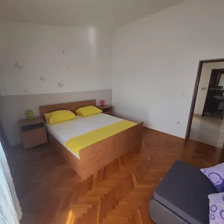 Apartment 2 Podstrana